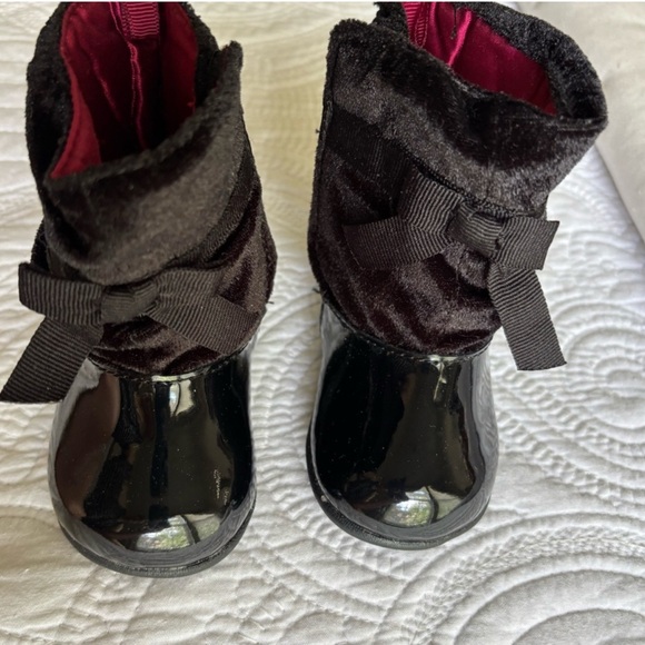 Bundle of 8  baby Shoes - Black  , red and White blue  different sizes - Picture 4 of 16